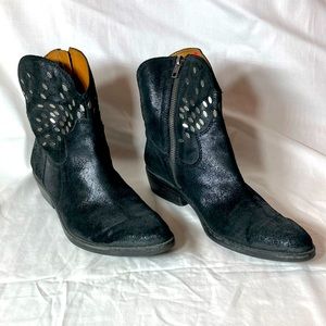 Nine West Black leather/suede Booties with Metal Details, size 6.5